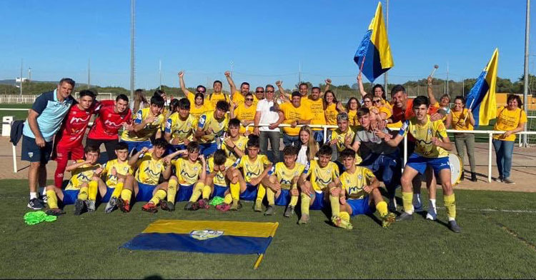 Injusticia. Los cadetes amarillos, novenos en liga, bajan por arrastre a categoría provincial. Foto: Atlético Palma del Río
