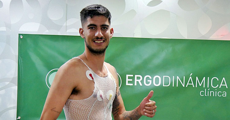 Calderón posa feliz en los exámenes médicos. Foto: CCF