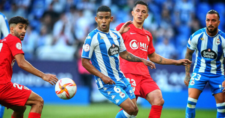 Christian Carracedo en su último partido con el Linares en el play off de ascenso ante el Deportivo.