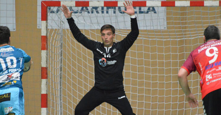 Fernando Torres tratando de detener una pena máxima en un encuentro en Fátima. Foto: CBM