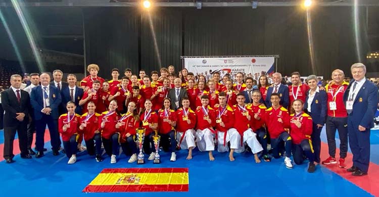 La delegación española en Praga con el palmeño César Martínez como seleccionador.