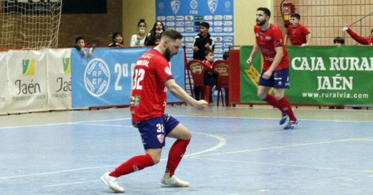 Manu Leal celebrando un gol en su anterior equipo. Foto: Atlético Mengíbar