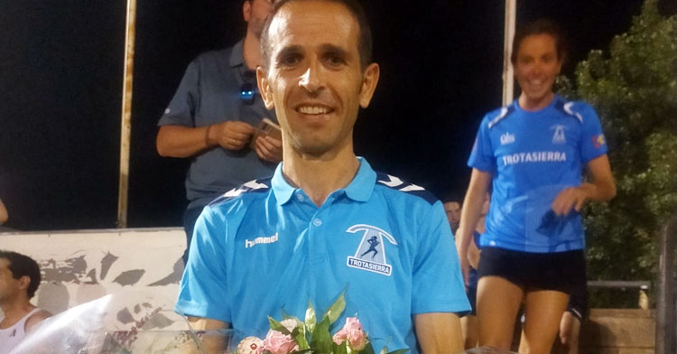 Manuel de la Rosa, ganador de la prueba en categoría masculina. Foto: Club Trotasierra