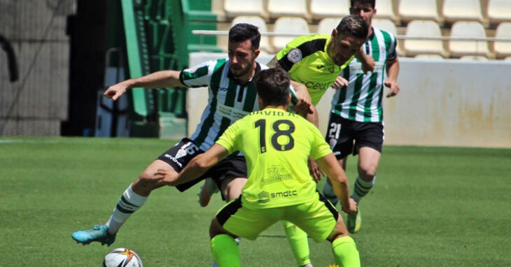 Un momento del Córdoba-Ceuta de la temporada pasada, un duelo que se repetirá en Primera RFEF. Foto: CCF