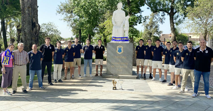 Los jugadores de La Salle en uno de los homenajes por su ascenso
