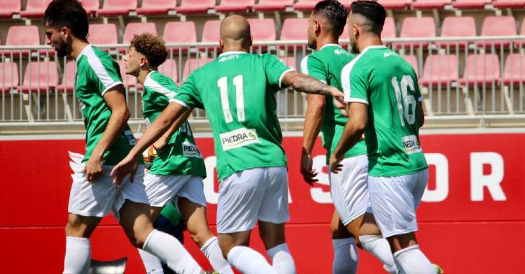 Celebración de los jugadores blanquiverdes tras el tanto de Kike Márquez