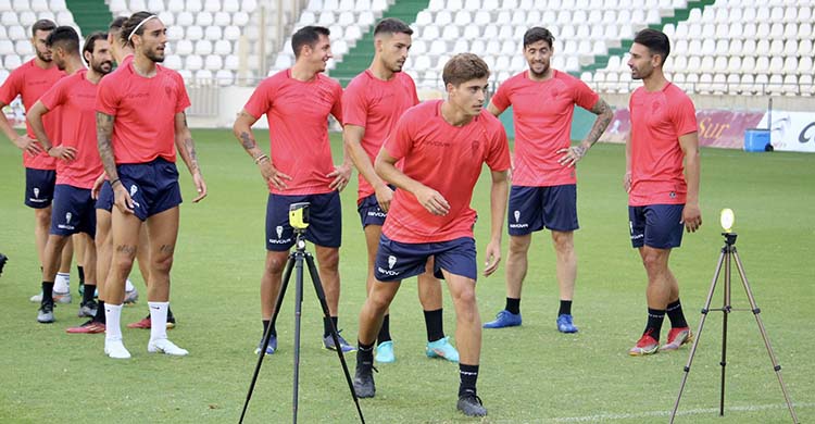 El mediocentro catalán Jan Reixach este sábado en El Arcángel integrado con el primer equipo pasando los test de velocidad.