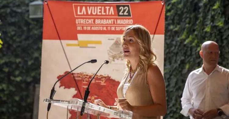 La diputada de deportes Ana Blasco presentando las dos etapas con final e inicio de La Vuelta a España de la provincia de Córdoba.