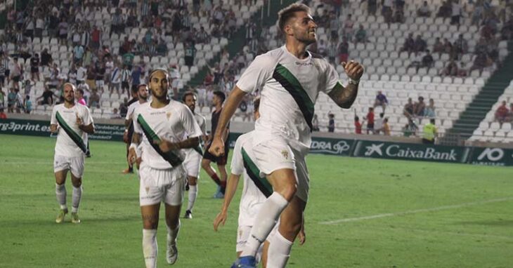 Antonio Casas celebrando el primer gol de la pretemporada.