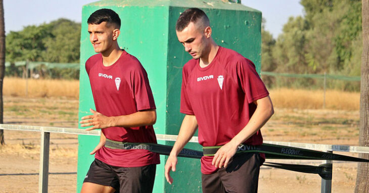 Carlos Daniel trabajando junto a Carracedo con el primer equipo estos días.