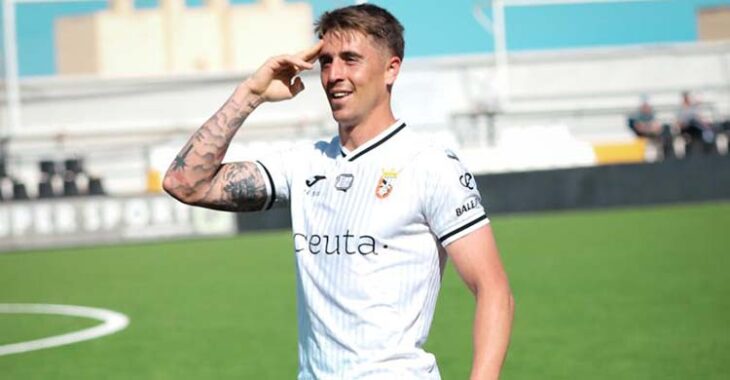 Manolo Raíllo celebrando un gol la pasada campaña con el Ceuta.