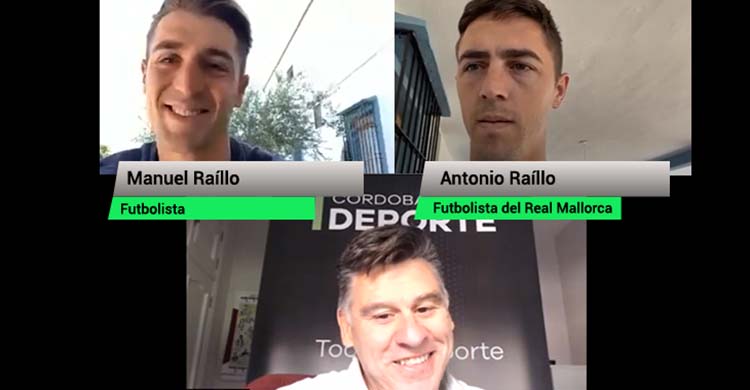 Los hermanos Raíllo, Manolo y Antonio, durante su charla futbolera con David Jurado.