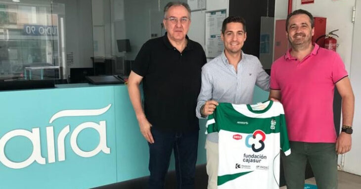 La rúbrica del acuerdo entre Deportivo Córdoba Cajasur y Aira Sport