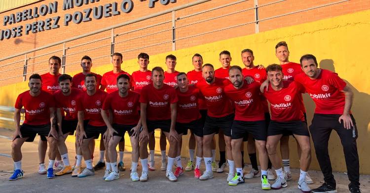 La plantilla rojilla posa antes de regresar a los entrenamientos