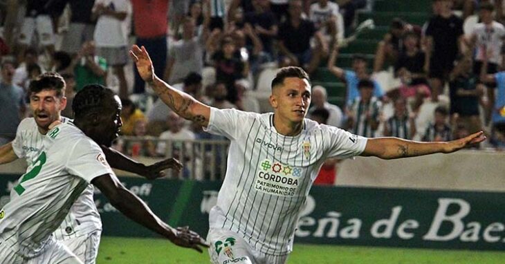 Christian Carracedo celebrando su primer gol con el Córdoba, el que abría la lata ante el Unionistas de Salamanca.