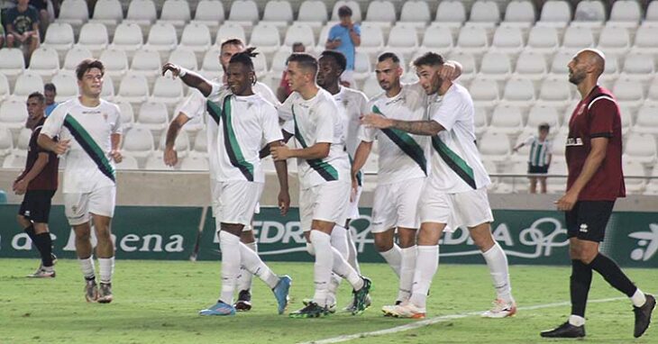 Cedric celebrando su doblete con el Córdoba ante el Mérida