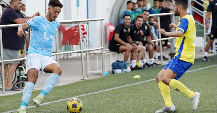 La escuadra celeste quiere levantar el 1-0 de Conil. Foto: Juan Pérez / Ciudad de Lucena