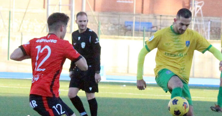 Lance del partido entre Egabrense y el conjunto auriverde