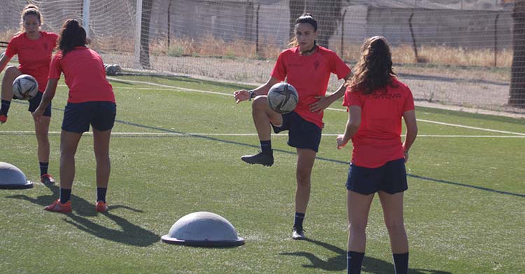 Jugadoras del Córdoba Femenino en pleno entrenamiento