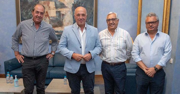 Mariano Jiménez y su vicepresidente Francis Pérez, junto al presidente de la Diputación, Antonio Ruiz, y el alcalde de Puente Genil, Esteban Morales.