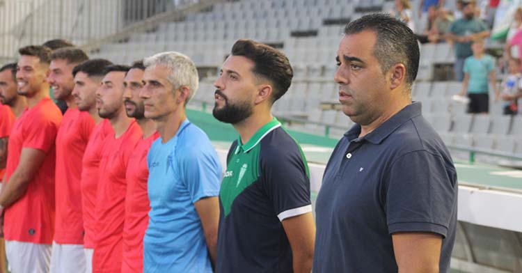 Germán Crespo, serio, en los prolegómenos del partido.