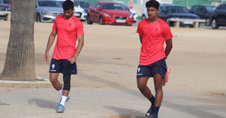 Hashim (izquierda) y Rashid (derecha) a su llegada esta mañana a la Ciudad Deportiva.