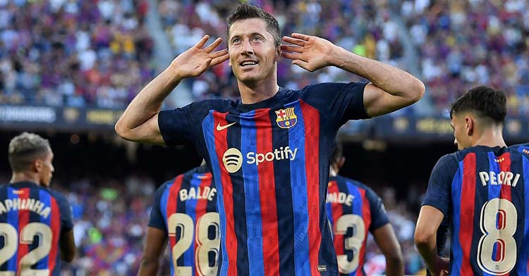 Robert Lewandowski celebrando uno de sus primeros goles con el Barça.