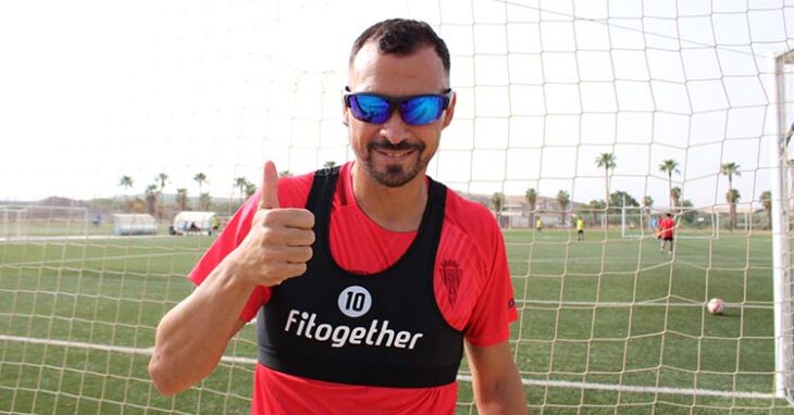 Miguel de las Cuevas luciendo sus gafas de sol Sytrpe tras su alta como suscriptor Anual de Cordobadeporte.