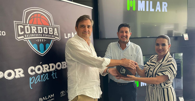 El presidente del club, Sebastián del Rey, selló junto a Fran Díez, presidente de Codeco, y Rosa Navarro, gerente, el convenio de patrocinio