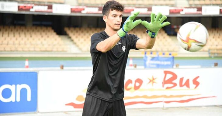 El meta valenciano Pablo Picón conoció a sus nuevos compañeros en Jerez, donde se ejercitó por primera vez como cordobesista, aunque no entró en la convocatoria.