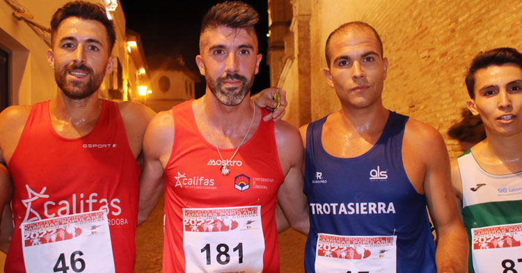 El podio masculino en Bujalance, junto a Carlos Barbero, cuarto clasificado. Foto: Club Atletismo Cordobés