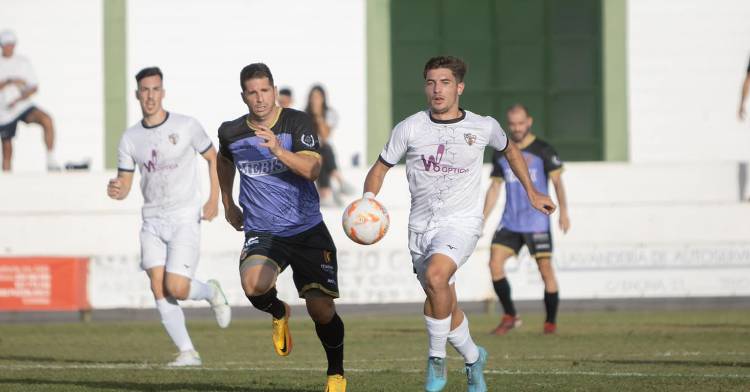 Lance del encuentro de la primera jornada entre el CD Pozoblanco y el Atlético Espeleño