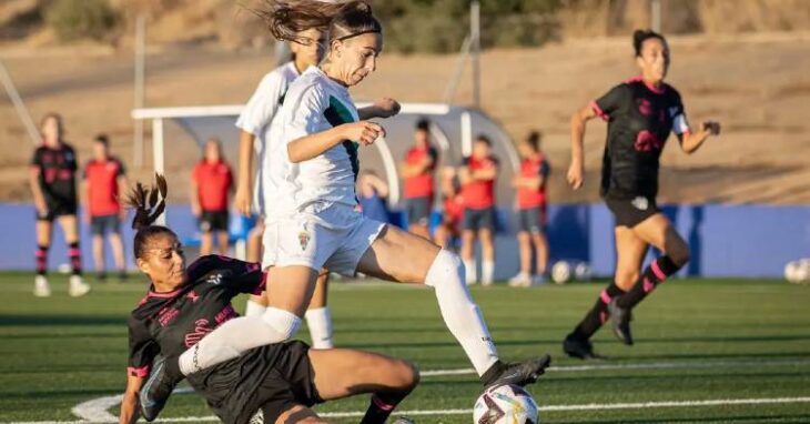 Lance del partido entre el Córdoba Femenino y el Sporting Huelva