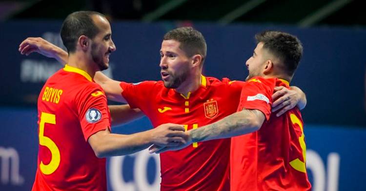 Los jugadores de España de Fútbol Sala celebrando el primer gol, entre ellos aparece el cordobés Boyis