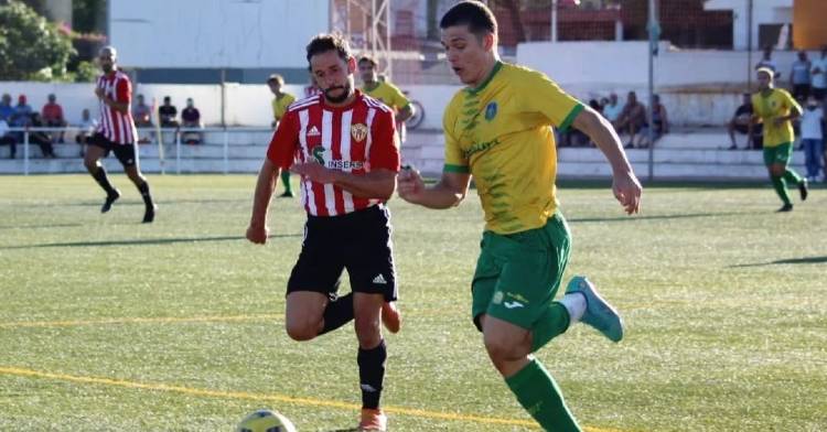 Lance del partido entre el conjunto auriverde y el Río Tinto en la ida de los cuartos de final de la Copa Andalucía