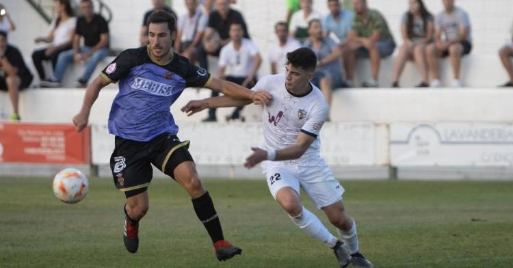 Lance del encuentro de la primera jornada entre el conjunto pozoalbense y el Atlético Espeleño