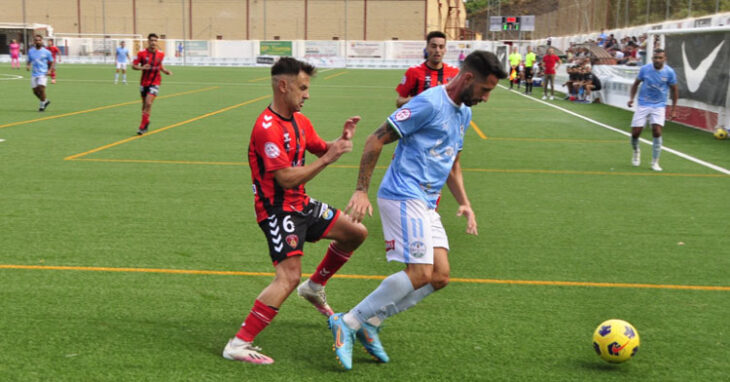 Lance del partido entre el Ciudad de Lucena y el Salerm Puente Genil en las semifinales de la Copa RFAF