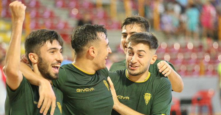La felicidad de los chavales de Lolo Vinos en uno de sus siete tantos. Foto: Córdoba Futsal