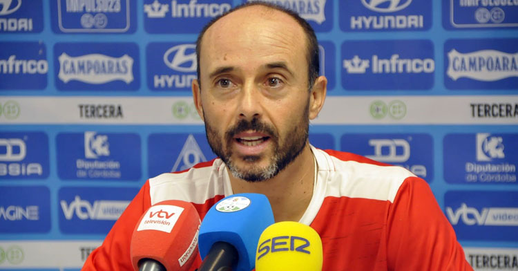 Dimas Carrasco atendiendo a los medios. Foto: Ciudad de Lucena
