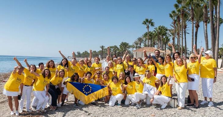 La presidenta del Real Club de Campo de Córdoba, María del Mar Romero, entre las embajadoras de la Solheim Cup en Marbella.