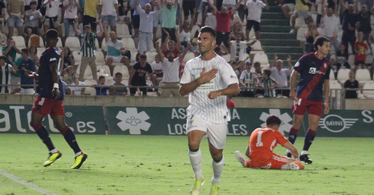 Willy celebra un gol con el Córdoba en El Arcángel.