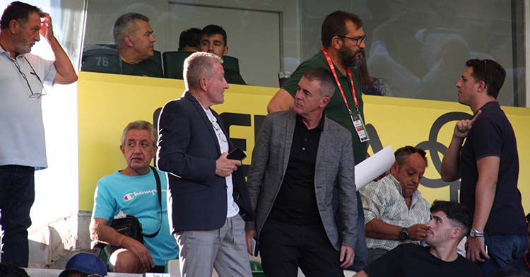 Lucas Alcaraz en la tribuna de El Arcángel a finales de septiembre viendo un partido del Córdoba CF.