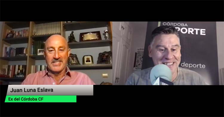 Juan Luna Eslava y David Jurado durante su charla futbolera desde principios de los ochenta hasta la actualidad.