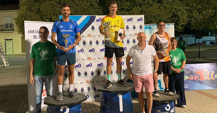 El podio masculino de la Carrera Popular María Auxiliadora de Montilla. Foto: Club Trotasierra