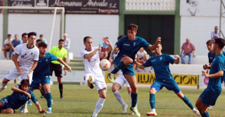 Pozoblanco y Córdoba B lo dejaron todo en el partido. Foto: CD Pozoblanco