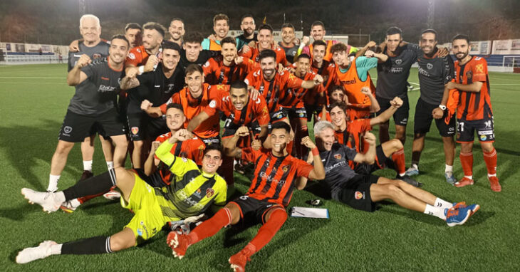 Los jugadores del Salerm Puente Genil celebrando la clasificación a la final