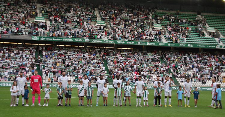 La afición cordobesista en la mejor entrada de la temporada en El Arcángel ante el Sanse