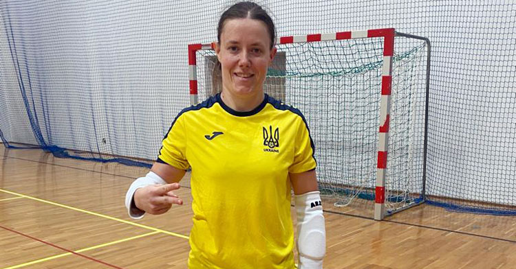 Natali Mytrofanska con gesto de felicidad