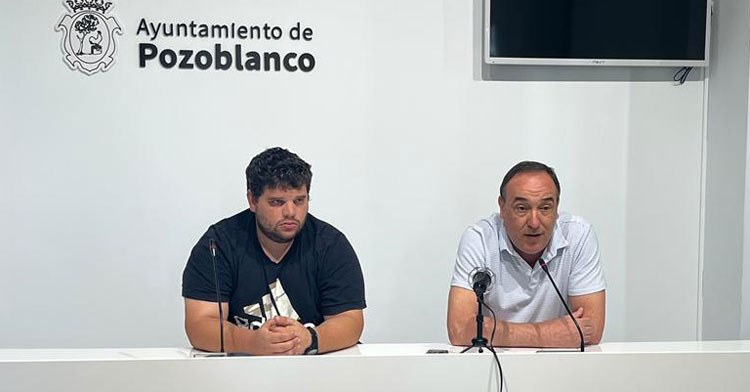El presidente del Balonmano Pozoblanco, Alfonso Cardador, dando sus explicaciones. Foto: Julia López