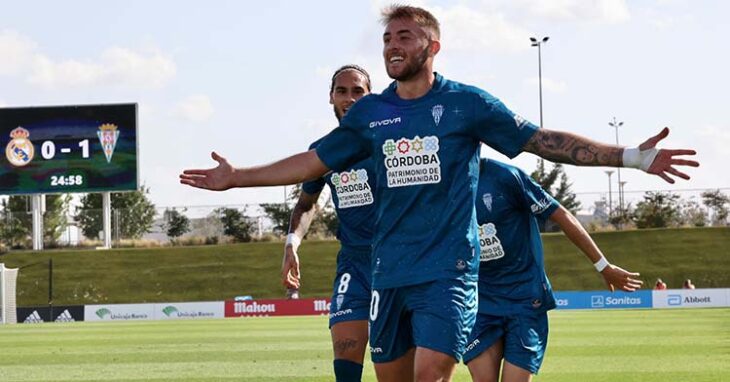 Antonio Casas celebrando su gol ante el Real Madrid Castilla que abría el marcador.